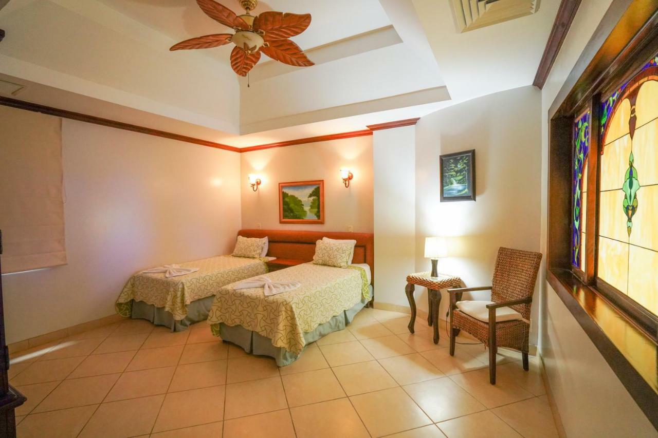 Pacifico Colonial Condominiums Manuel Antonio Luaran gambar